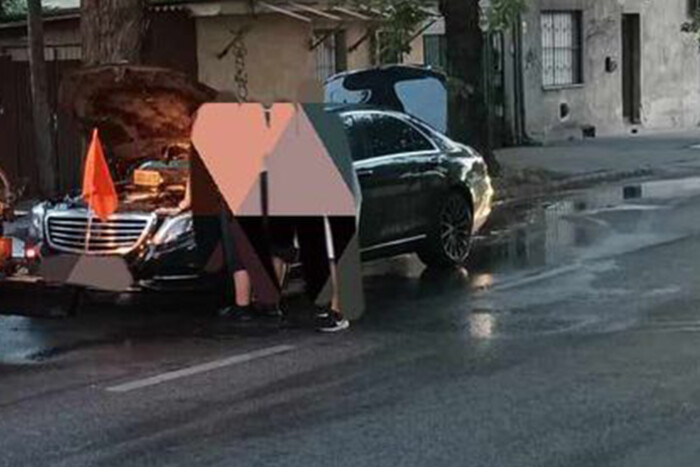 Egy lángoló Mercedes szerencsenapja volt nemrég Budapesten