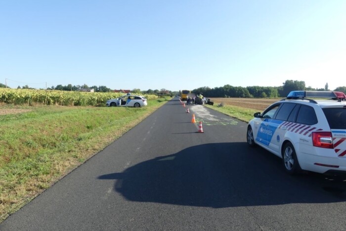 Kábultan aludtak az autóban, egy busznak ütközve ébredtek