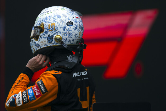 F1: Tízmilliókat ért Norris herendi sisakja