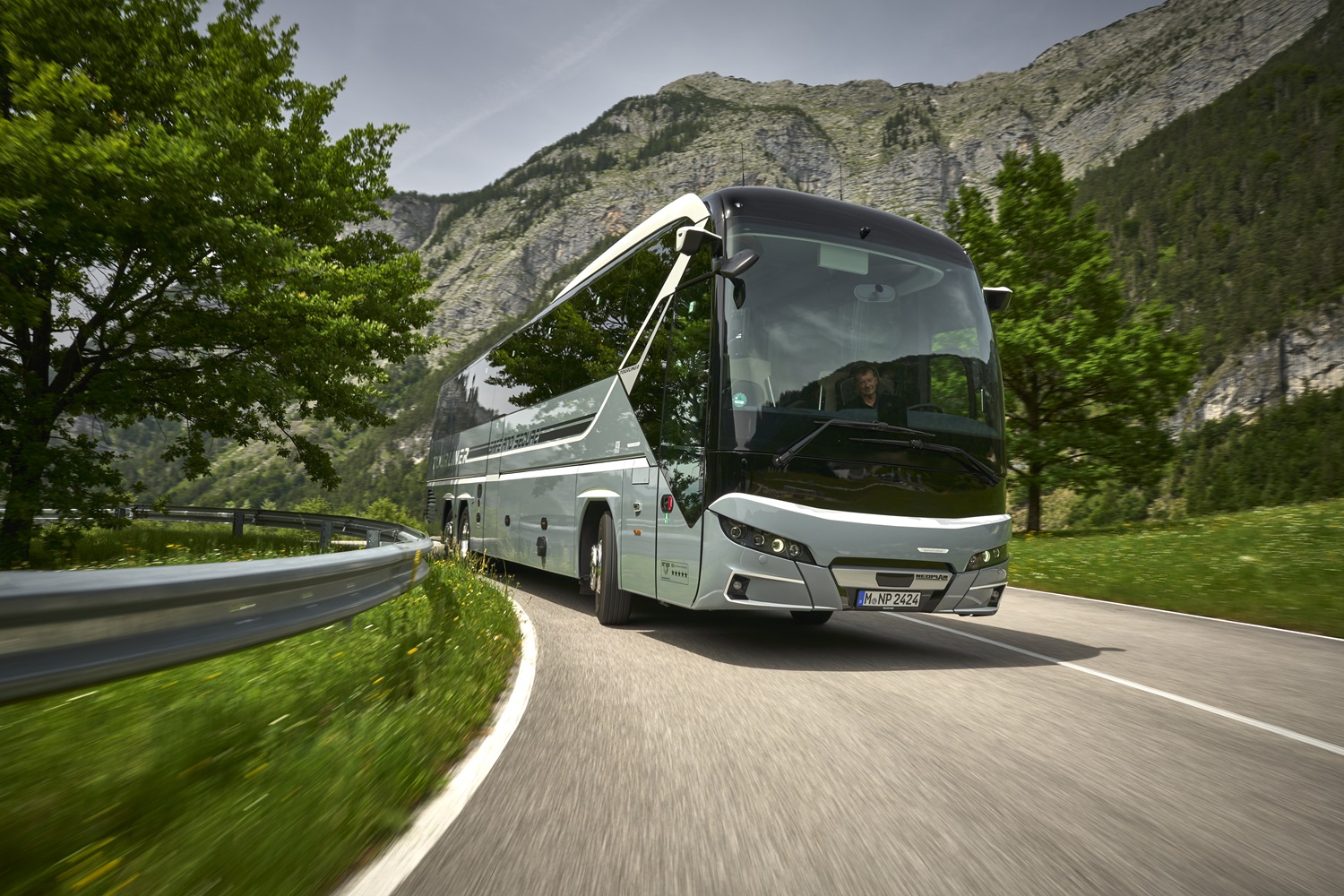 Holttérgyilkos távolsági buszok jönnek