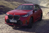 Már félelmetesíthető a BMW családi SUV-ja 33