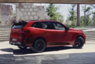 Már félelmetesíthető a BMW családi SUV-ja 32