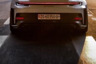 Egyedi autóval emlékezik pilótájára a Porsche 15