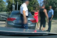 Fegyveres támadás vidéken: kaszával autóra 1