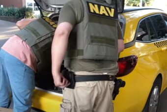 Száz rendőr és NAV-os csapott le taxis hiénákra