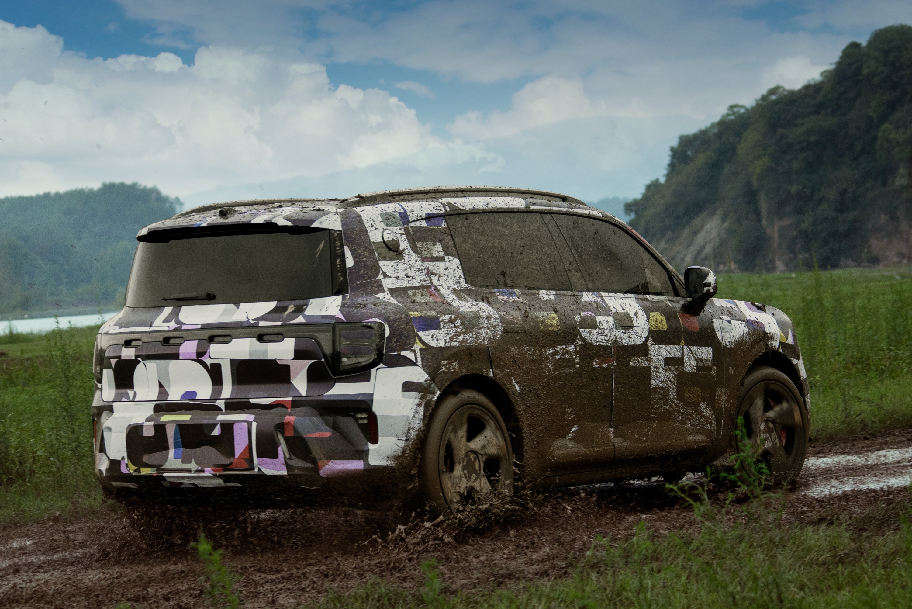 smart_hashtag5_camouflaged_offroad_04 | Vezess | Vezess