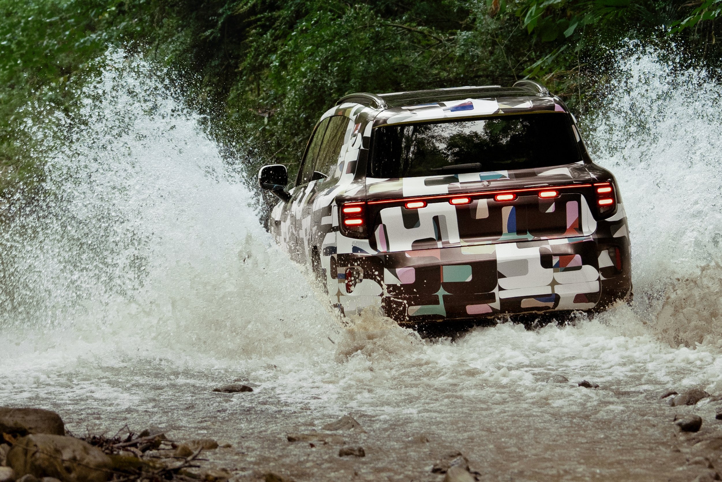 smart_hashtag5_camouflaged_offroad_07 | Vezess | Vezess