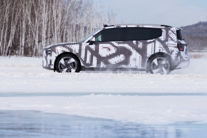 Pofás családi SUV-val erősít a kisautó-specialista 6