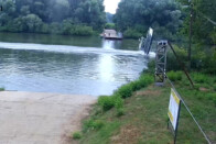 Nem minden hős visel köpenyt: egy tiszai kompos mentette meg az autós életét 1