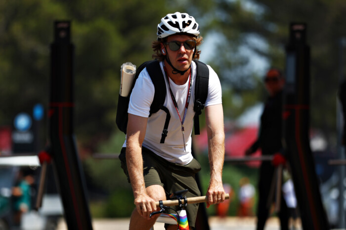 Meglepetés, Vettel újra versenyzett