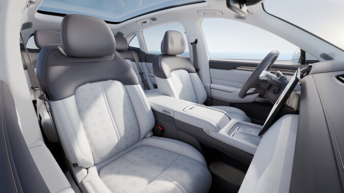 Kombinak álcázott nagy SUV érkezik 7