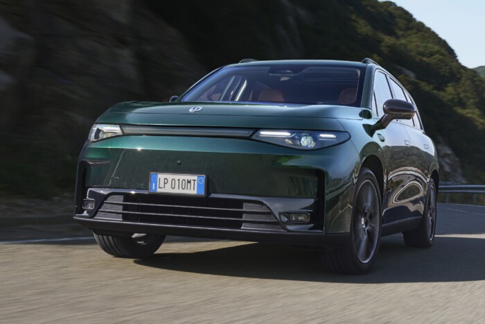 Itt a Peugeot 5008 Kínából adoptált féltestvére 7