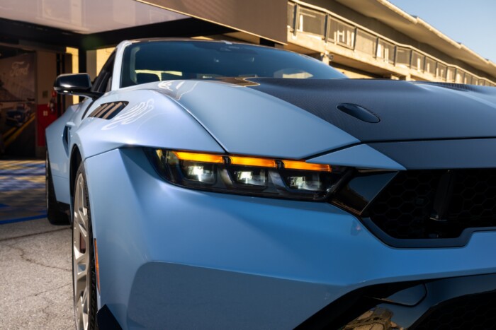 Ennek a Fordnak papírja van arról, hogy nem normális