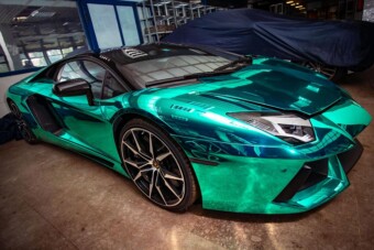 Luxusautókat árverezett el a NAV, százmilliót bukott az állam