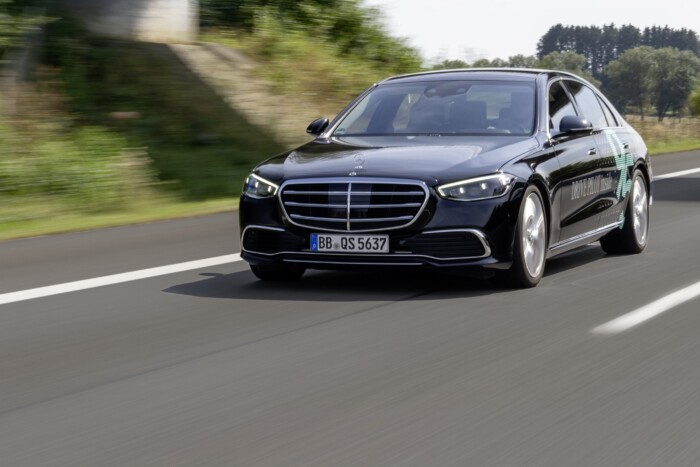 Felgyorsítja robotautóit a Mercedes-Benz