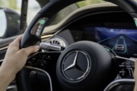 Felgyorsítja robotautóit a Mercedes-Benz 16