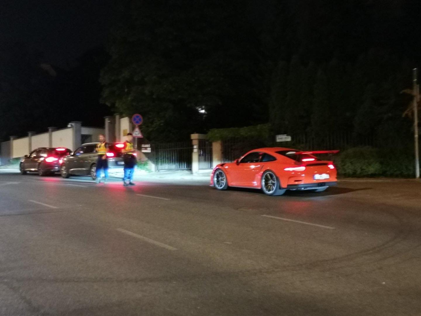 Csúnyán ráfaragott egy Ferrari és egy Porsche Budapesten 2