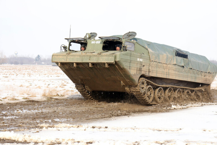 A honvédség táltosa is segít az árvizi védekezésben