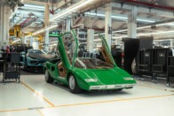 Visszatért születése helyére a legendás Lamborghini 31