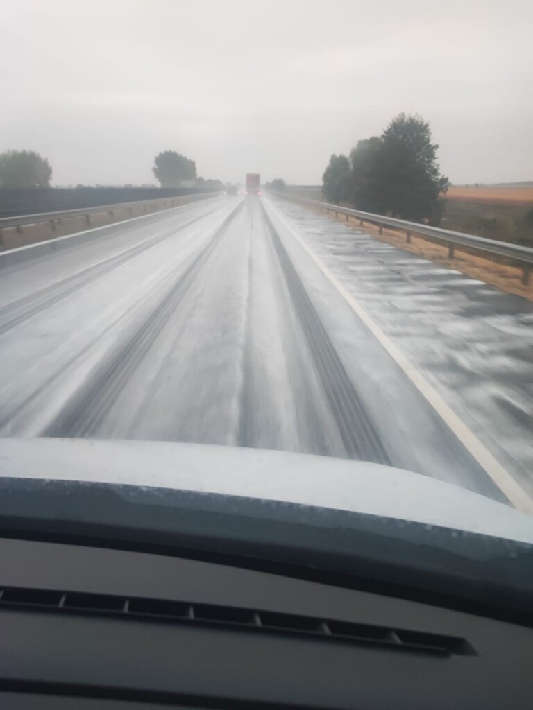 Úgy habzott az autópálya Debrecennél, mint a csapolt sör 1 | Vezess Úgy habzott az autópálya Debrecennél, mint a csapolt sör 1