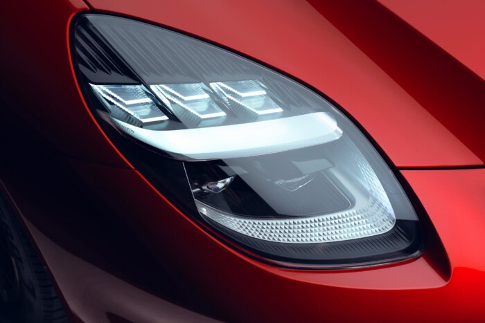 A száguldás szépséges szobra, 835 lóerővel 10 | Vezess A száguldás szépséges szobra, 835 lóerővel 10