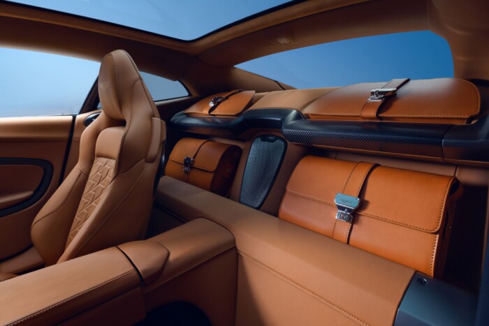 A száguldás szépséges szobra, 835 lóerővel 13 | Vezess A száguldás szépséges szobra, 835 lóerővel 13