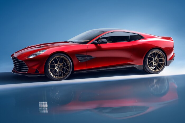 A száguldás szépséges szobra, 835 lóerővel 8 | Vezess A száguldás szépséges szobra, 835 lóerővel 8