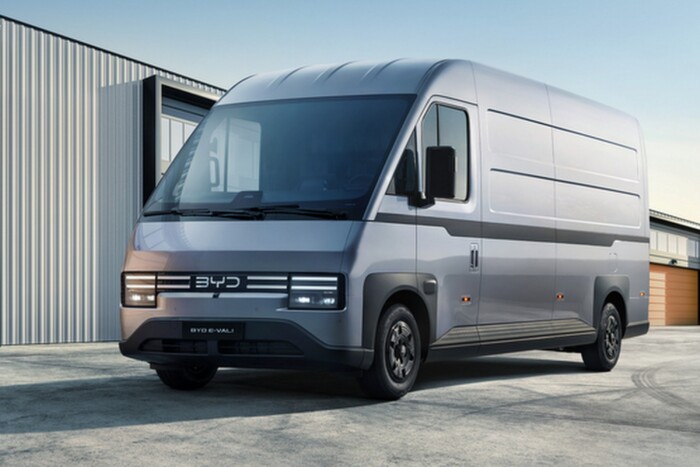 Szomorú arcú, nagy bendőjű furgon Kínából