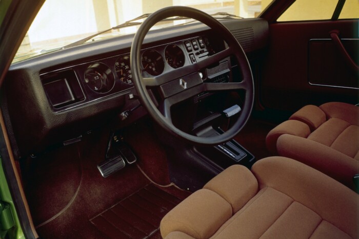 Újabb időgépet épített a Renault 6 | Vezess Újabb időgépet épített a Renault 6