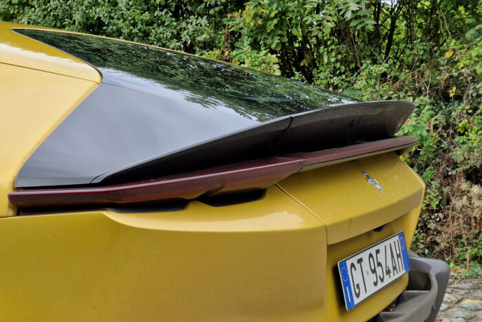 A V12 él, de mi meghalnánk érte 23