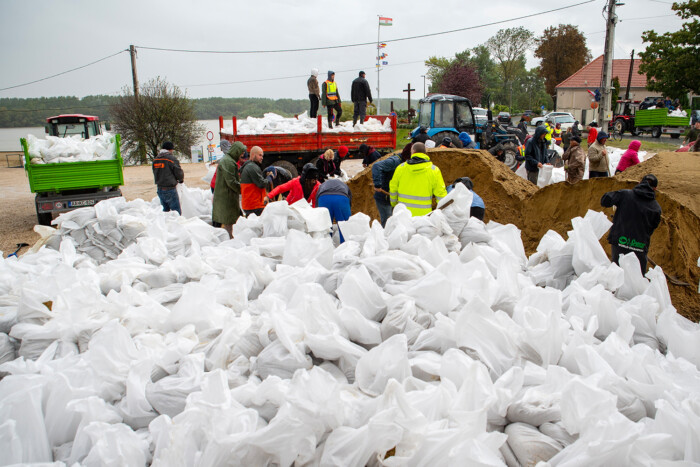 Az árvíz miatt változik a közlekedés itthon