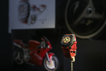 Csak egy mutató kerül a 15 milliós karórára