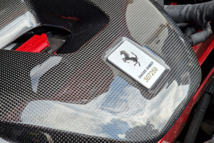 A V12 él, de mi meghalnánk érte 24