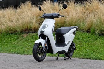 100 kilométert megy egy buszjegy árából ez a Honda