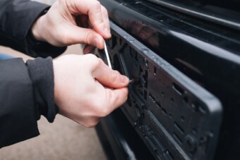 Most vette az autóját, de a rendszámmal máris baj volt