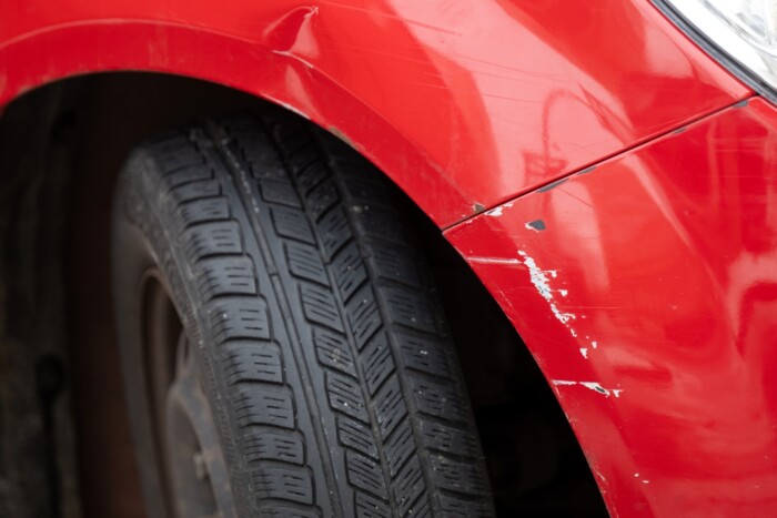 Hirtelen gyorsuló autó zavarta meg az esküvőt