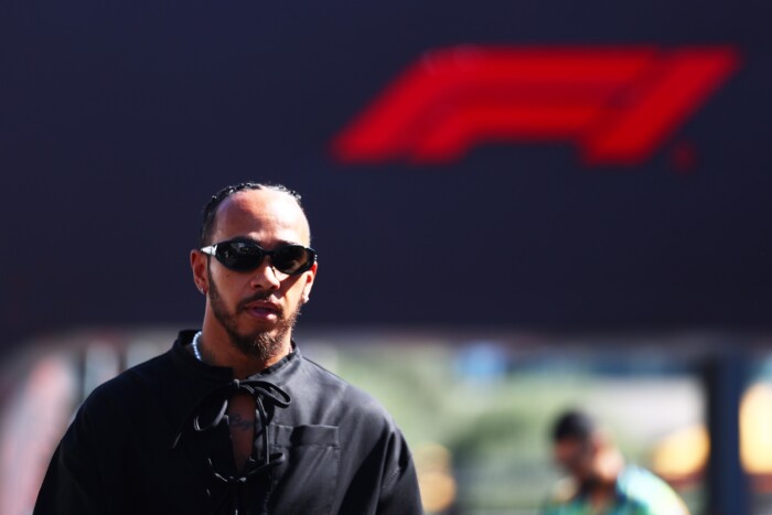 F1: Megbüntették Hamiltont az azeri rajt előtt