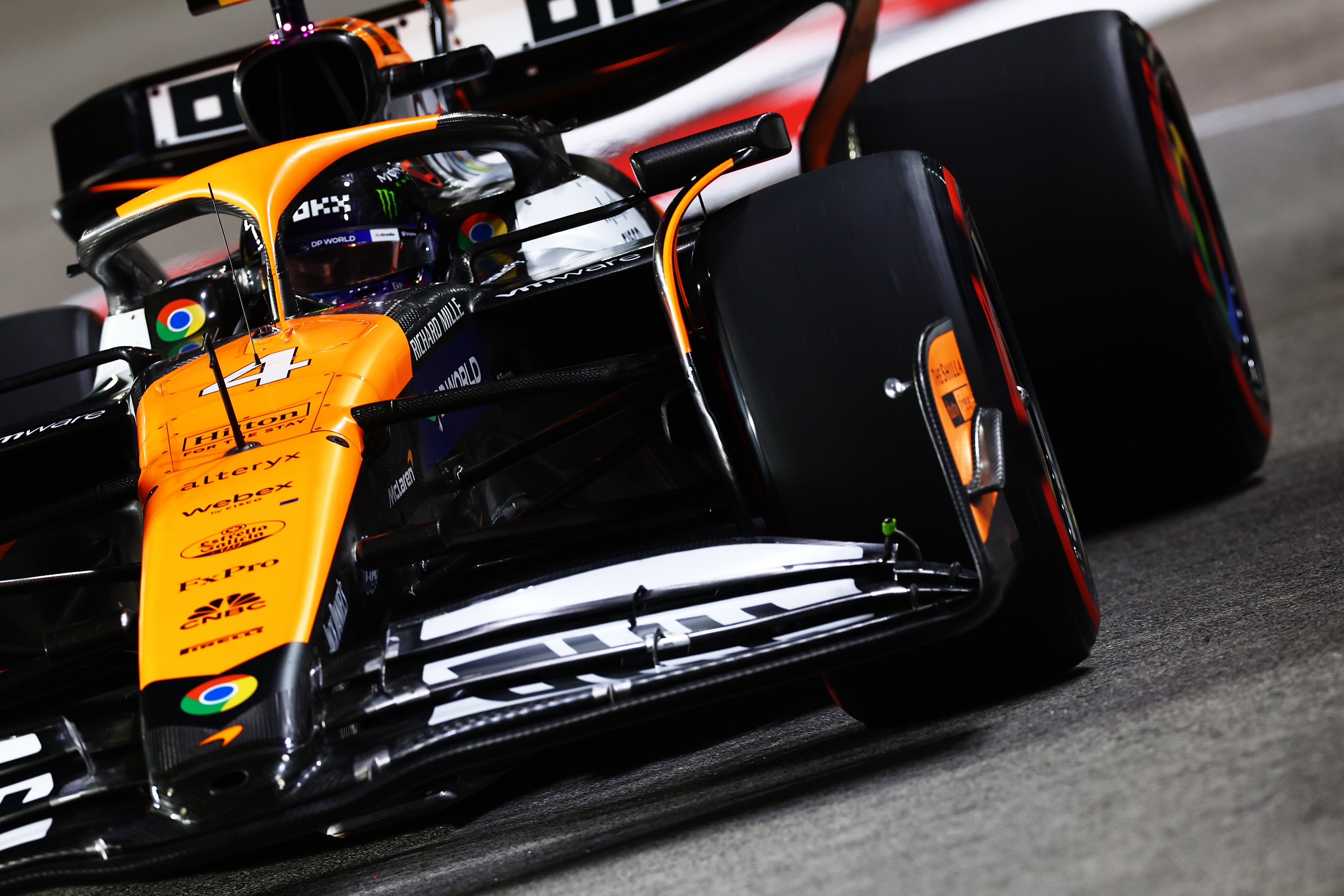 F1: A bajnoki kihívóé a pole, Ferrari-katasztrófa Szingapúrban