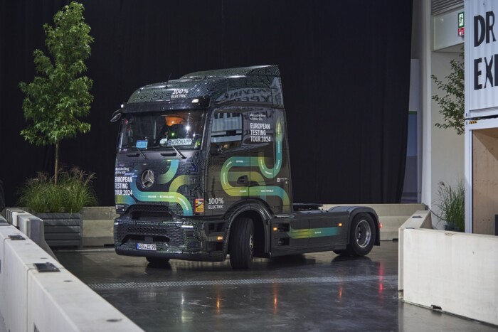 Világpremierrel indította a hetet a Mercedes-Benz