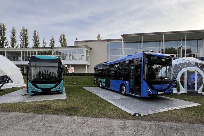 Megérkeztek az első fotók a legújabb Ikarusokról