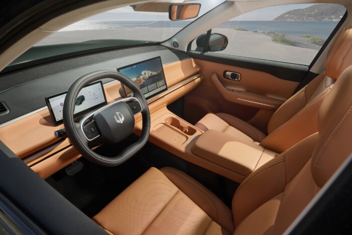 Itt a Peugeot 5008 Kínából adoptált féltestvére 11