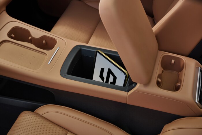 Itt a Peugeot 5008 Kínából adoptált féltestvére 12