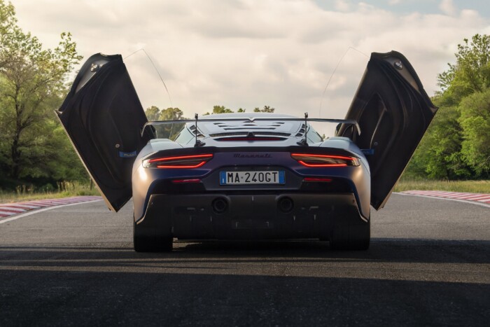 Rendszámot szerelt versenyautójára a Maserati 7