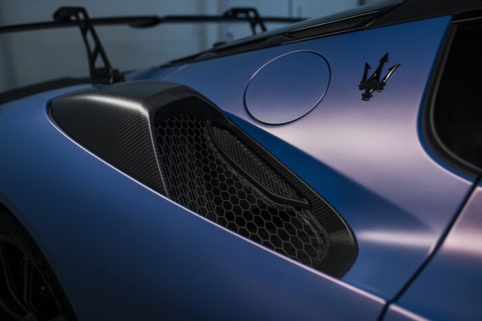 Rendszámot szerelt versenyautójára a Maserati 12