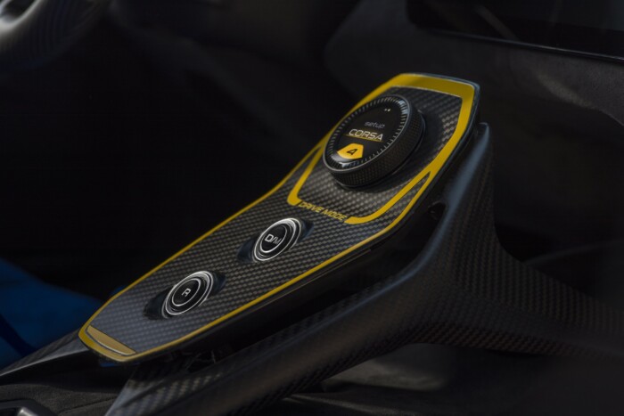 Rendszámot szerelt versenyautójára a Maserati 15