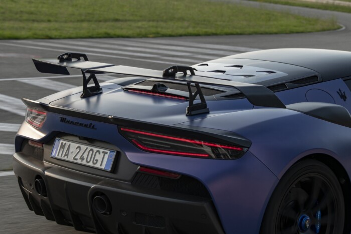 Rendszámot szerelt versenyautójára a Maserati 9