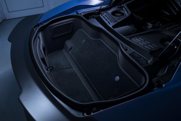 Rendszámot szerelt versenyautójára a Maserati 16