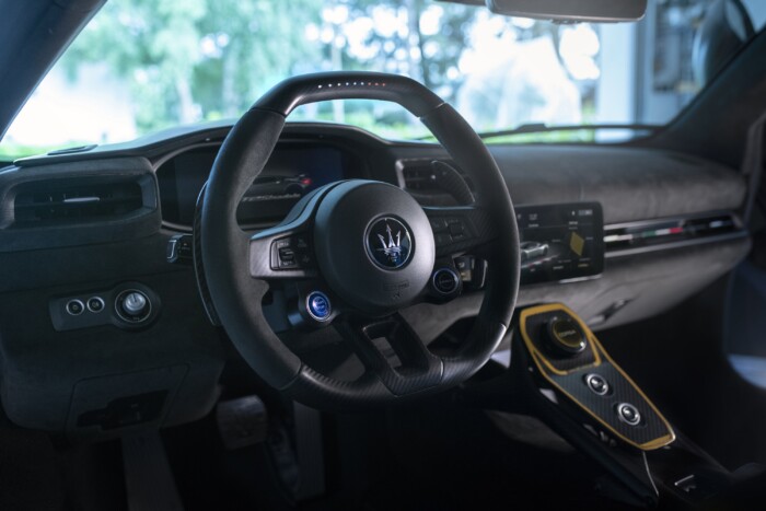 Rendszámot szerelt versenyautójára a Maserati 14