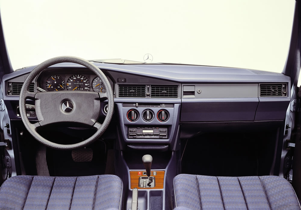 35-year-old Mercedes: life is beautiful even with 136 horsepower 2