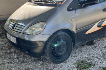 Különleges Mercedes bújik meg Nyergesújfalun